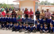 Herminio Briones entrega sanitarios en Jardín de Niños Tolosa