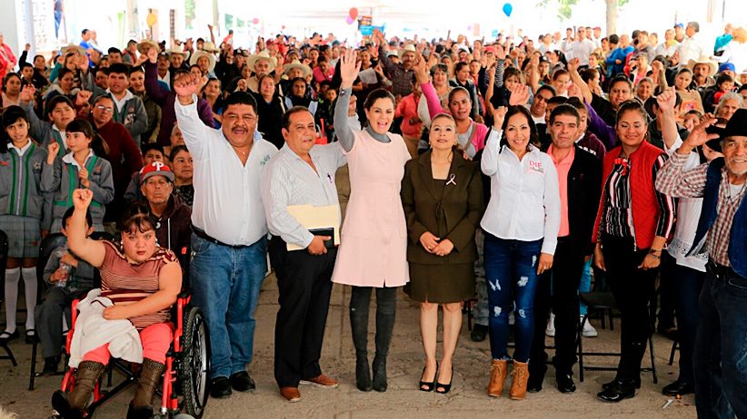 Durante su gira por Villa García, Llama Cristina Rodríguez a luchar contra el cáncer de mama
