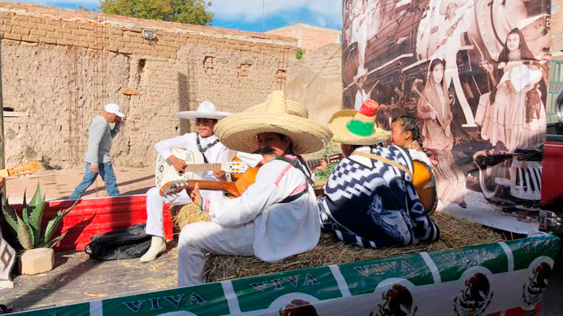 Realizan en Pinos desfile del 108 aniversario de la Revolución Mexicana