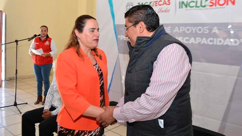 Los Gobiernos Municipal y Estatal entregan 107 apoyos a personas con Discapacidad