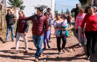Julio César Chávez atiende a los Guadalupenses en recorrido por colonias
