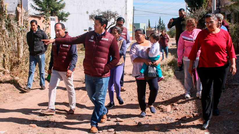 Julio César Chávez atiende a los Guadalupenses en recorrido por colonias