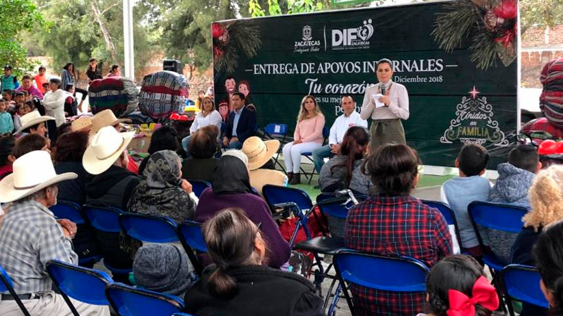 Entregan apoyos invernales, aparatos auditivos y tractores en el cañon de Juchipila