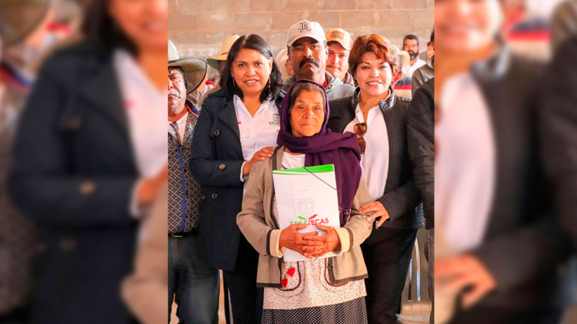 Entrega administración estatal títulos de propiedad en Villa González Ortega