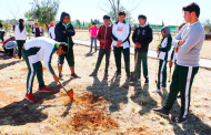 Estudiantes de COBAEZ reforestan parque en Villas de Guadalupe