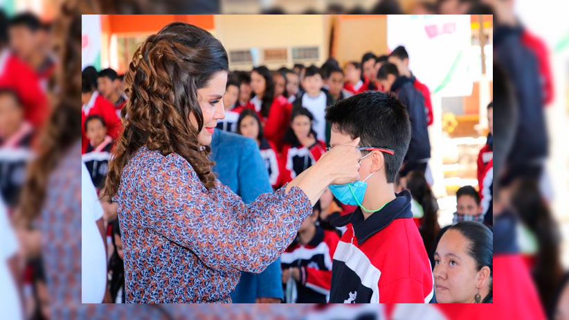 Reciben estudiantes capitalinos lentes del programa Ver Bien para Aprender Mejor