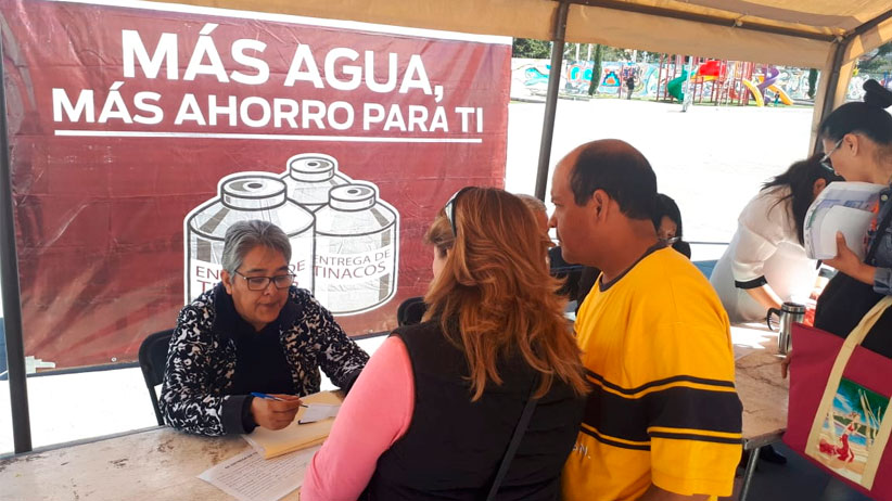 Apoya Ulises Mejía Haro a más de mil familias con la entrega de tinacos