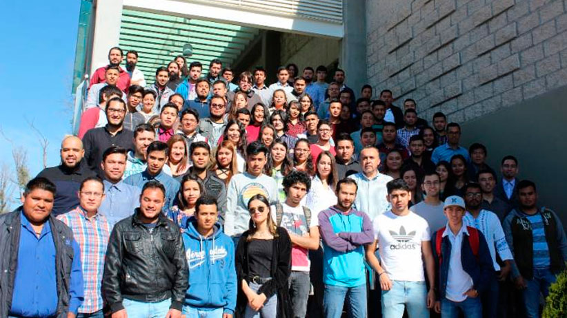 Becarios del Gobierno Estatal presentan proyectos tecnológicos