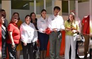 Miguel Torres, pone en servicio los baños escolares de la Escuela Primaria Lic. Manuel Gual Vidal.