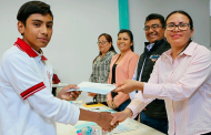 Gestiona Gregorio Macías 294 becas ante la SEDUZAC