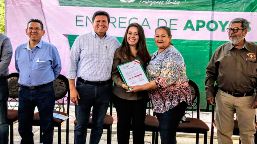 Cumple Gobernador Tello a productores agrícolas de Moyahua