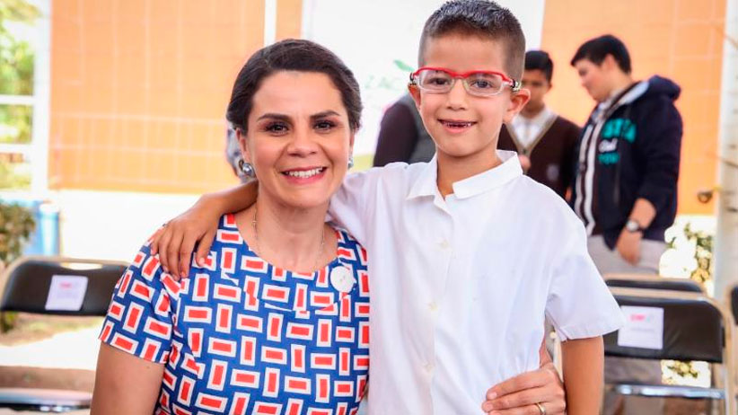 Estudiantes de Pánuco son beneficiados con lentes y bicicletas