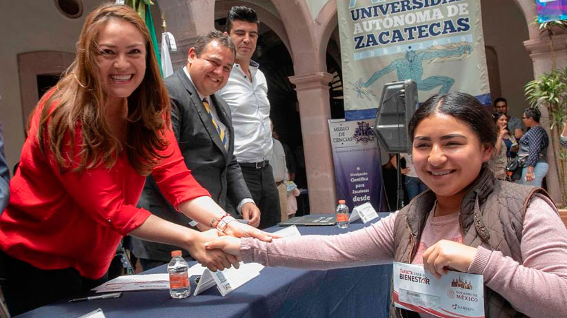 Arranca el programa Jóvenes Escribiendo el Futuro para apoyar a estudiantes universitarios