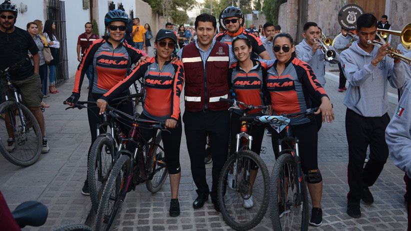 Habitantes de Guadalupe agradecen al alcalde Julio César Chávez por intervenir calles con mas de 60 años de rezago