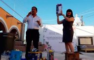 Festeja Saúl Avelar el  dia de las Madres