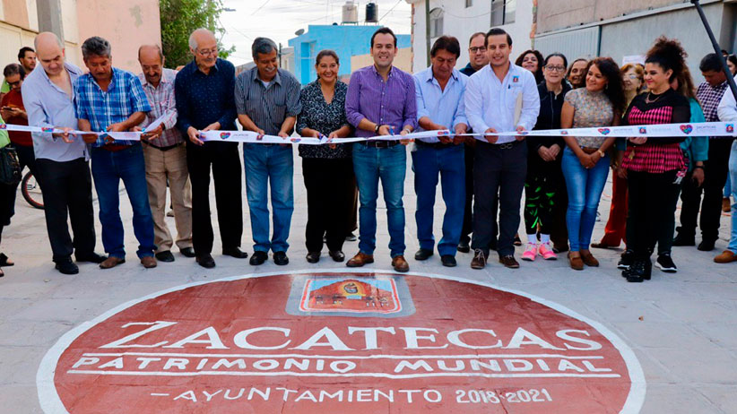 Entrega Ulises Mejía Haro servicios de calidad con rehabilitación integral de la calle Auxilio