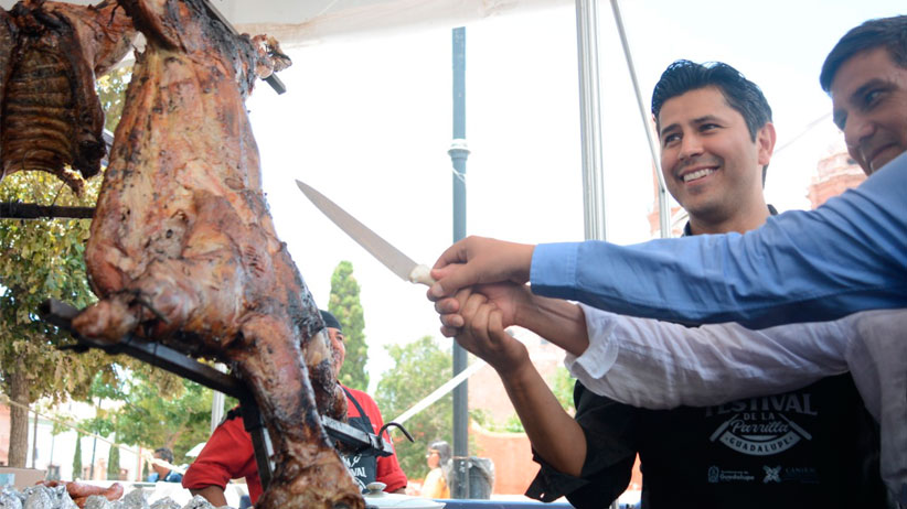Promueve Julio César Chávez economía local y convivencia familiar