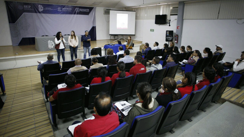 Capacitan a funcionarios que participarán en programa La Escuela Es Nuestra