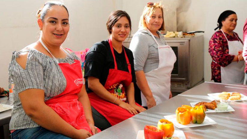 Ofrecen centros UNE cursos en artes y oficios para emprender proyectos