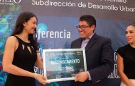 Reconoce Saúl Monreal el mérito de Fuensanta Martínez Rucobo con el mural: mi país, mi gente,mi Fresnillo