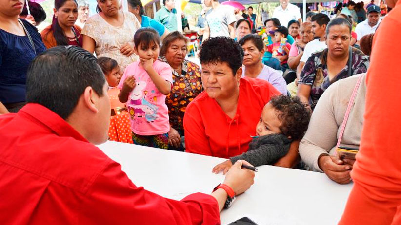 Atiende director del IZEA a pobladores de Pánuco