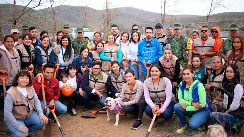 Gobernador invita a migrantes de Chicago a cerrar filas y trabajar en unidad para enfrentar los retos