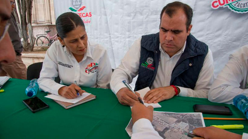 Secretario de obras públicas realiza audiencia pública en Tepechitlán
