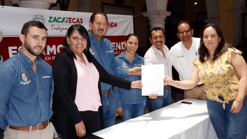 Gobierno del Estado beneficia a 50 familias al iniciar el proceso de legalización de sus escrituras de vivienda