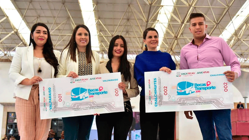 Gobierno de Alejandro Tello beneficia a 929 estudiantes con una beca de transporte