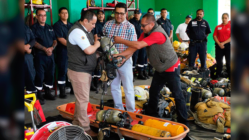  Con la entrega de equipo se fortalece el cuerpo de bomberos de 30 municipios