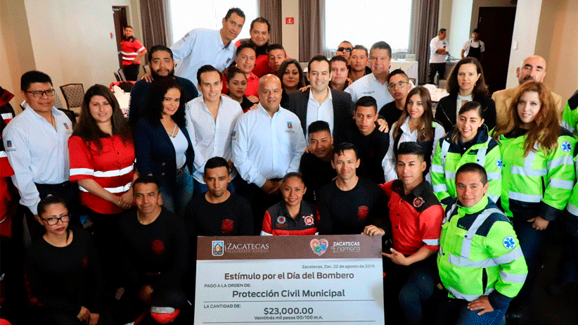 Fortalece Ulises Mejía Haro labor de PC municipal con equipamiento para bomberos y paramédicos