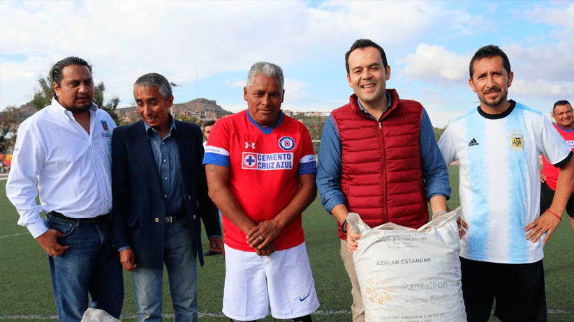 Promueve Ulises Mejía Haro convivencia familiar en centros sociales de la capital