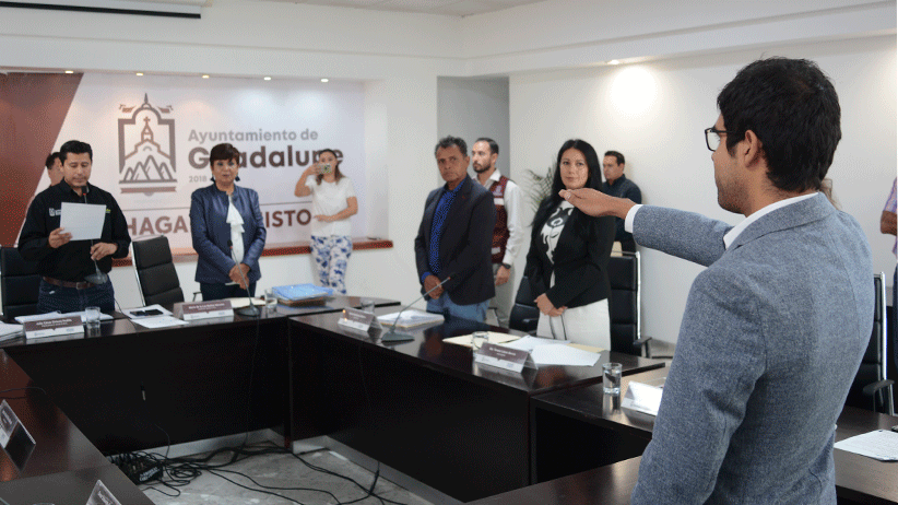 Toma protesta Julio César Chávez a cronista de Guadalupe