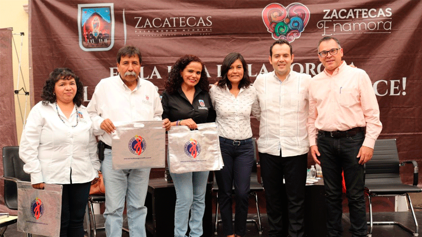 Entrega administración de Ulises Mejía Haro más de 1,500 apoyos visuales a capitalinos