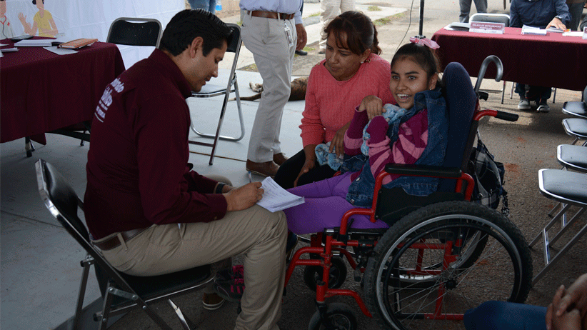 Atiende Julio César Chávez  a vecinos del Fraccionamiento Las Orquídeas