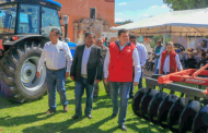 Agroproductores de Pánuco reciben arados, remolques, molinos y tubería de conducción