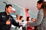 Entregan uniformes a personal administrativo  y operativo de la Dirección de Obras Públicas