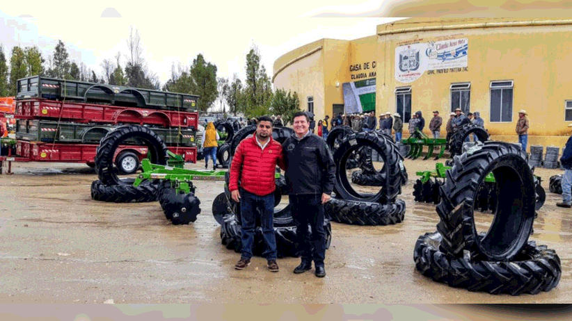 Se benefician habitantes de Pánfilo Natera con apoyos para la siembra de avena, equipo y un bordo
