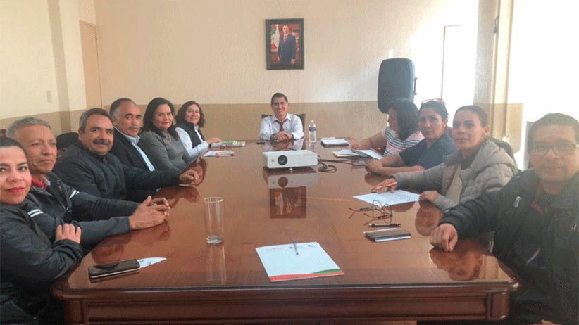 Firman acuerdo IZEA y el SNTEA para pago de prestaciones