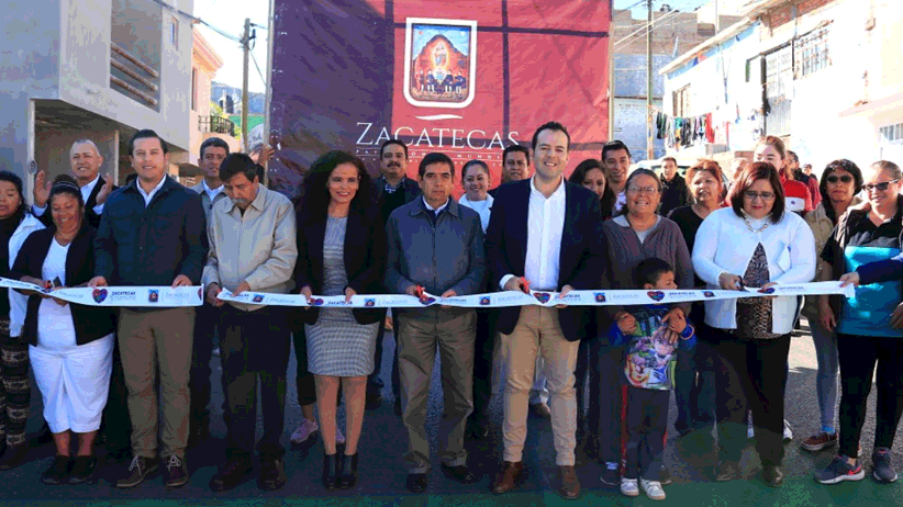 Cumple Ulises Mejía Haro con dignificación de calles en colonias y comunidades