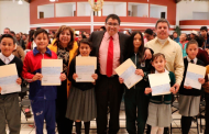 Entrega Saúl Monreal becas a estudiantes de Fresnillo