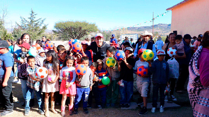 Ulises Mejía Haro comparte festejos navideños con familias de colonias y comunidades de Zacatecas