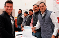 Mediante el programa 2x1 entregan becas y equipamiento escolar a estudiantes de Cuauhtémoc