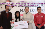 Video: Entrega SEDIF becas del programa Vidas Diferentes, cuidando a quien más lo necesite