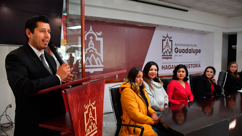 Julio César Chávez, comprometido con el empoderamiento de las mujeres