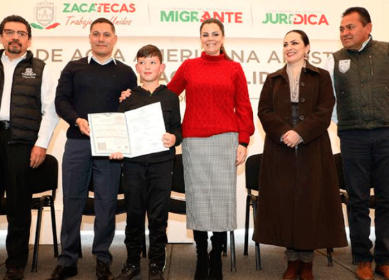 Entrega Gobierno de Alejandro Tello apostille de actas y doble nacionalidad
