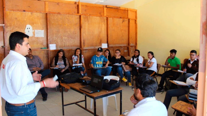 SEDESOL capacita en inclusión digital a bachilleres del Semidesierto beneficiario de UNE