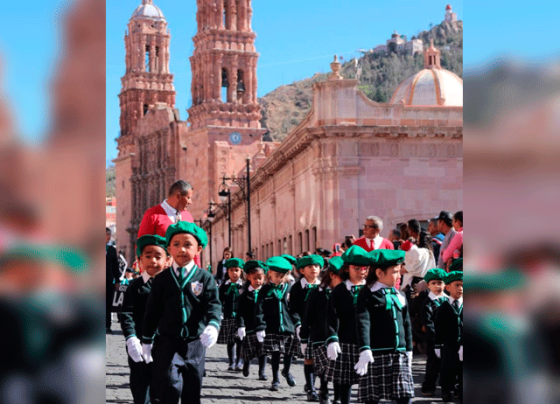 Con temática de la paz,Desfile del día de la Bandera