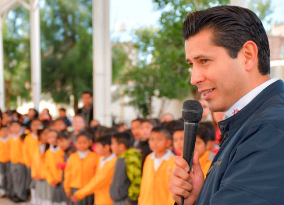 Julio César Chávez salda deuda con Primaria Solidaridad, entrega domo  