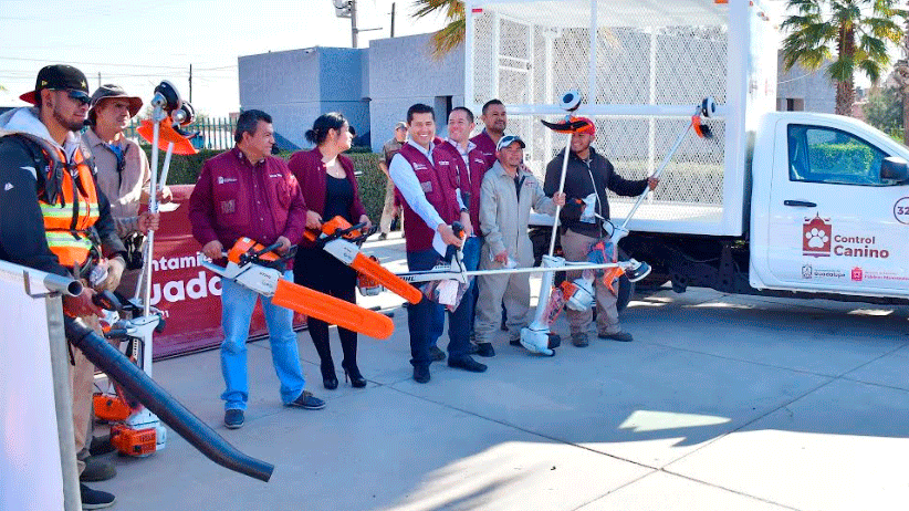 Entrega Julio César Chávez unidad de Control Animal